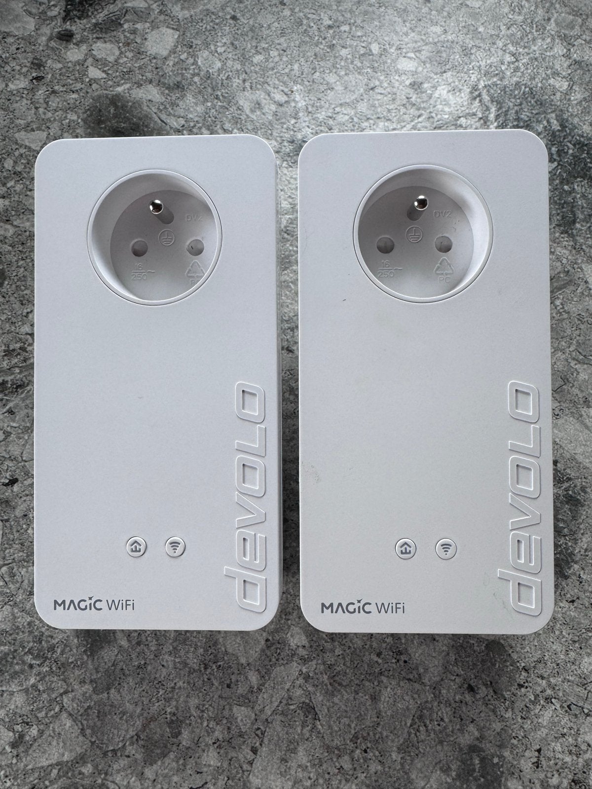 Devolo Magic 2 WiFi Next Powerline Adapter Set, Ophalen, Zo goed als nieuw, Router