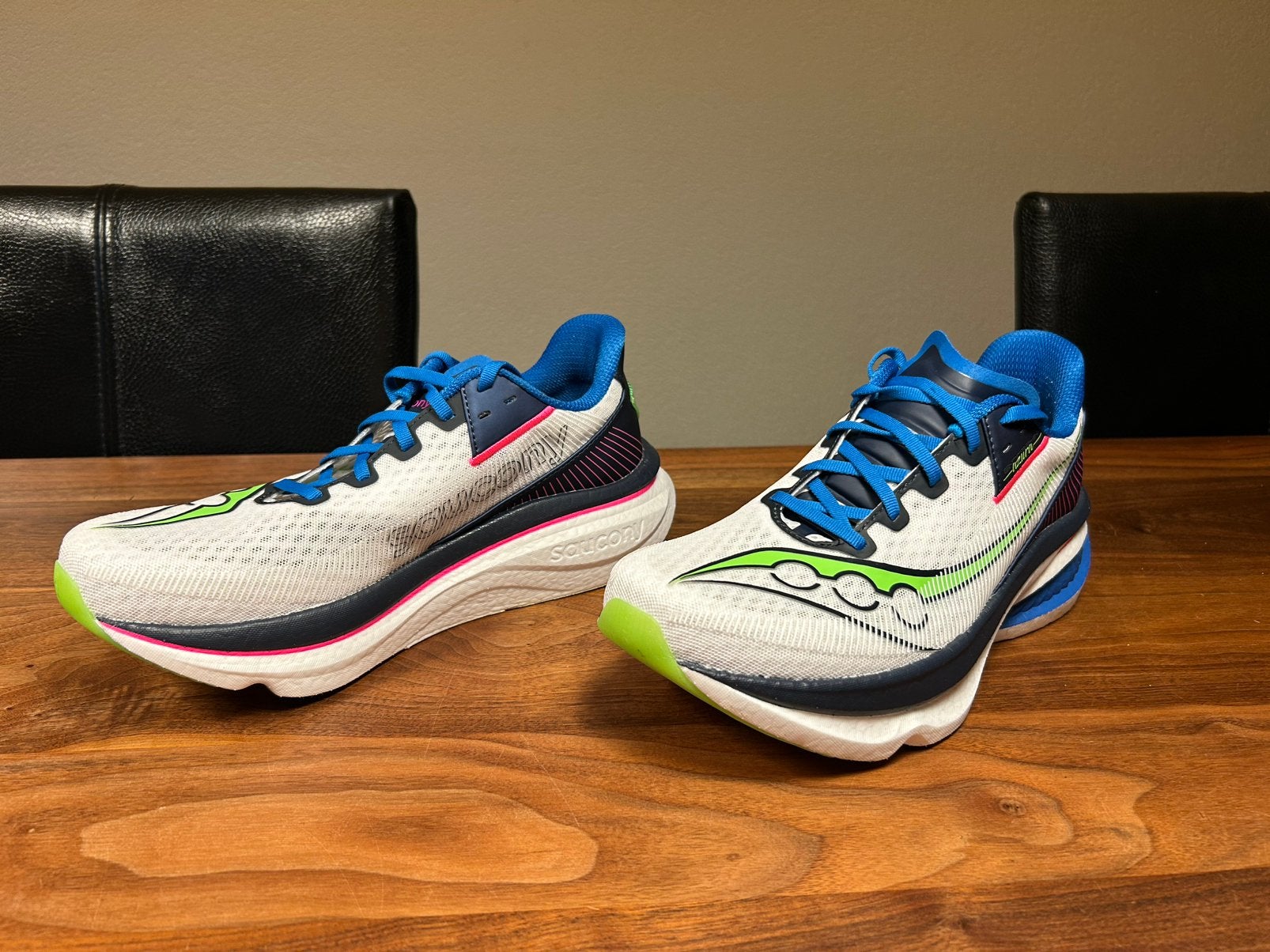 Saucony Endorphin Azura Maat 43 - een maal gebruikt, Sport en Fitness, Ophalen of Verzenden, Zo goed als nieuw, Hardloopschoenen