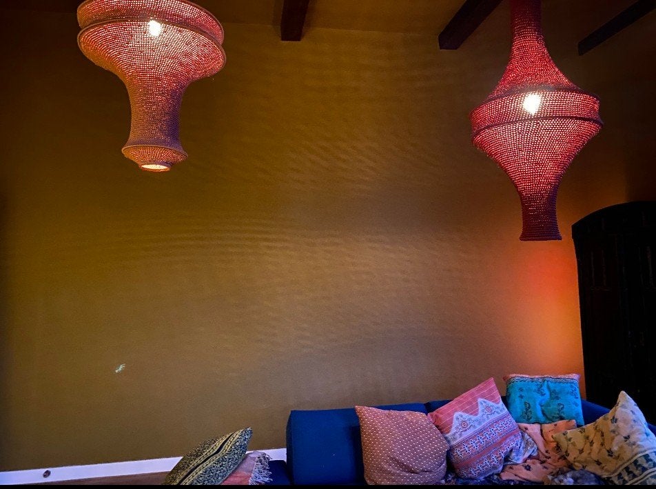 2 handgehaakte Hamimi design XL hanglampen (Malika), Ophalen, Zo goed als nieuw, Natuurlijk materiaal, E27 (groot)