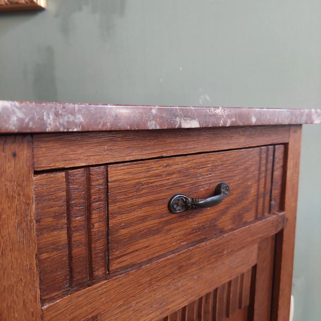 Lucky Vintage Antiek Frans Kastje met marmeren bovenblad, Huis en Inrichting, Slaapkamer | Nachtkastjes, Ophalen, Minder dan 45 cm