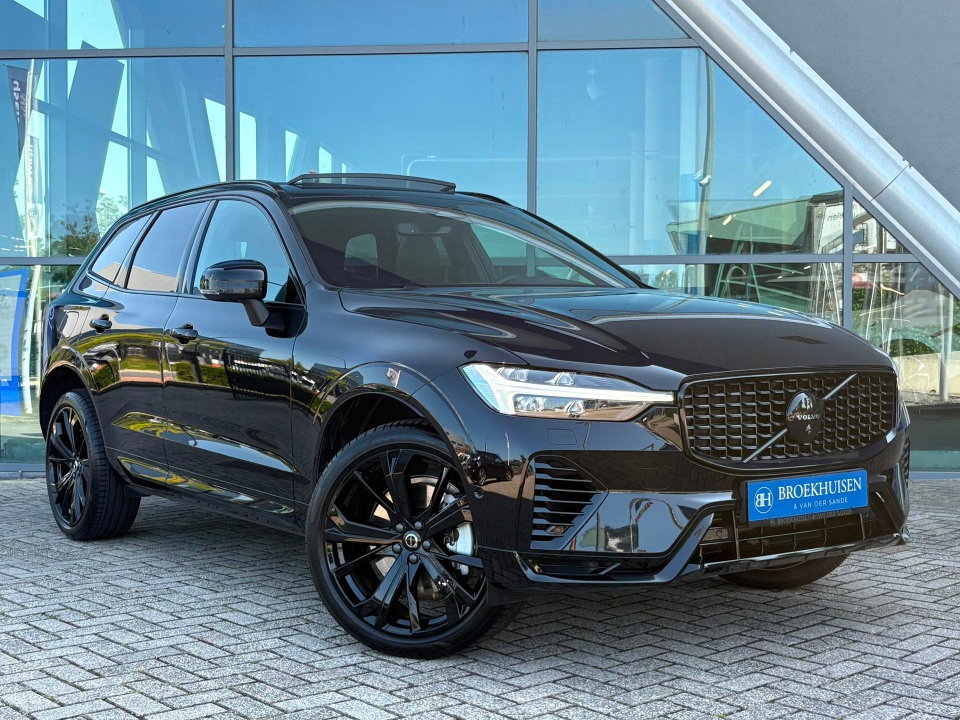 Volvo XC60 2.0 T8 Plug-in hybrid AWD Ultra Black Edition 455, Automaat, Adaptive Cruise Control, Gebruikt, Zwart