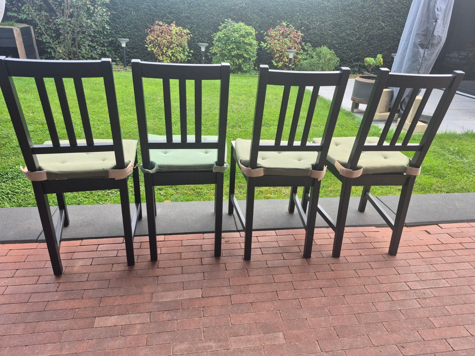 Foto 3 van 4 stoelen zoeken nieuwe eigenaar