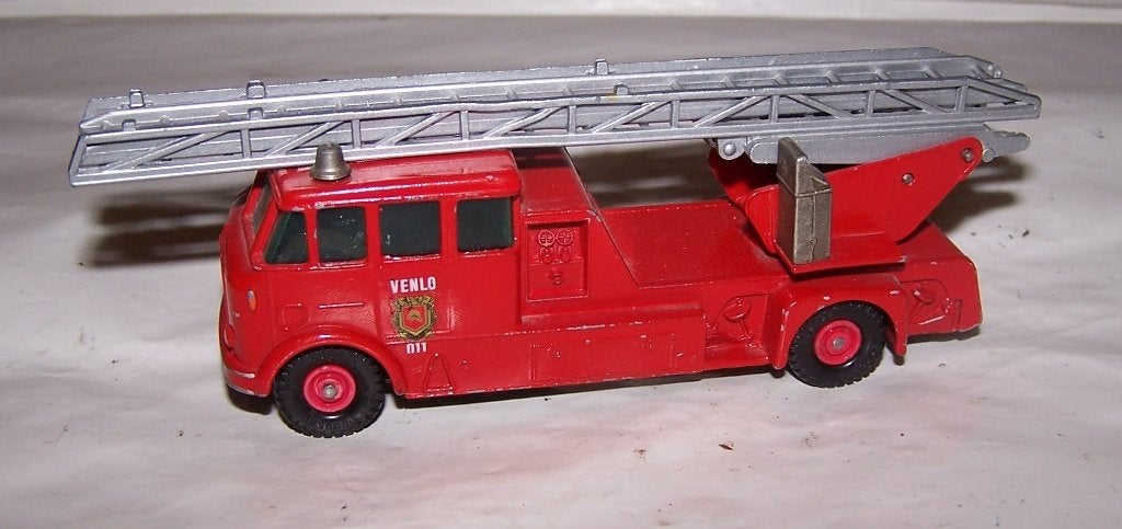 Matchbox Merryweather Fire Engine (K-15) Venlo. 1/60. Nwst., Ophalen of Verzenden, Zo goed als nieuw, Bus of Vrachtwagen