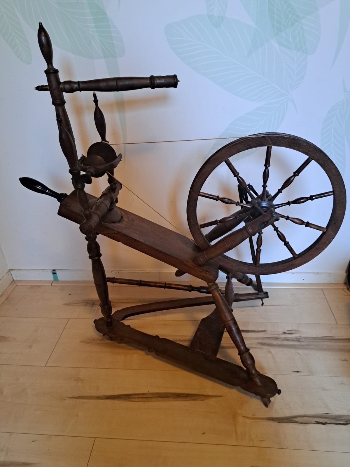 Houten spinnewiel (decoratief), Ophalen