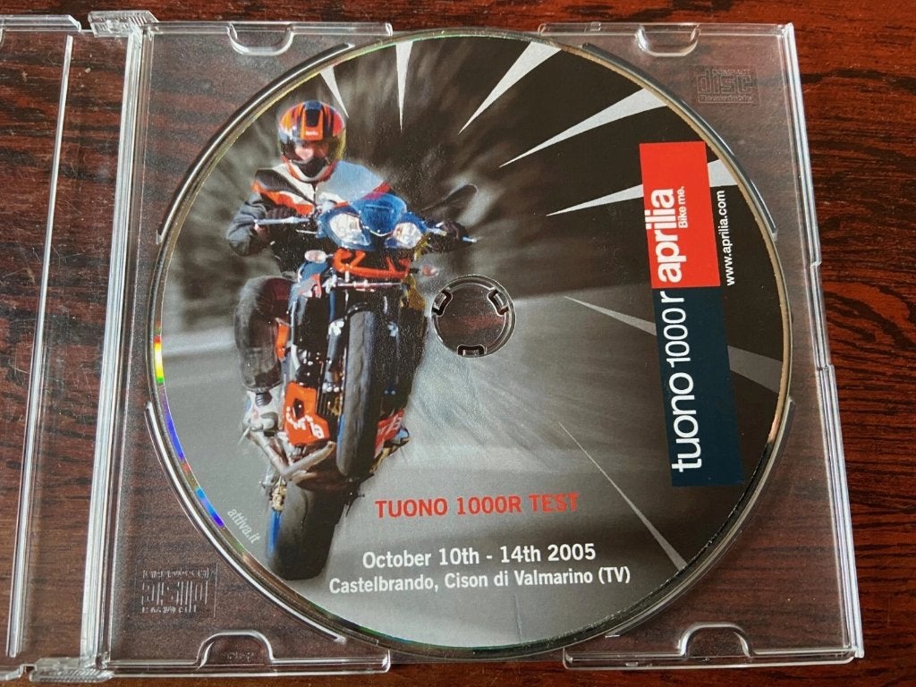 Aprilia 2005 testing Tuono 1000R motorcycle press kit CD-ROM, Ophalen of Verzenden, Gebruikt, Motoren