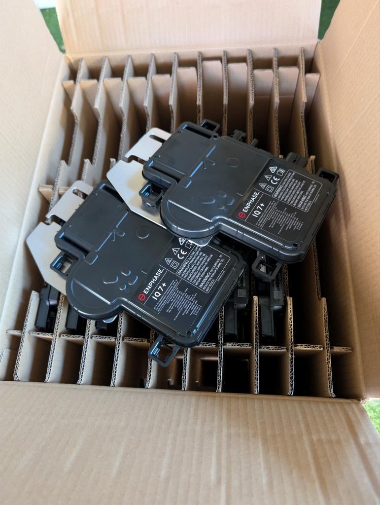 Nieuwe Enphase Iq7+ micro omvormers per doos (18 stuks), Ophalen of Verzenden, Nieuw, Overige typen