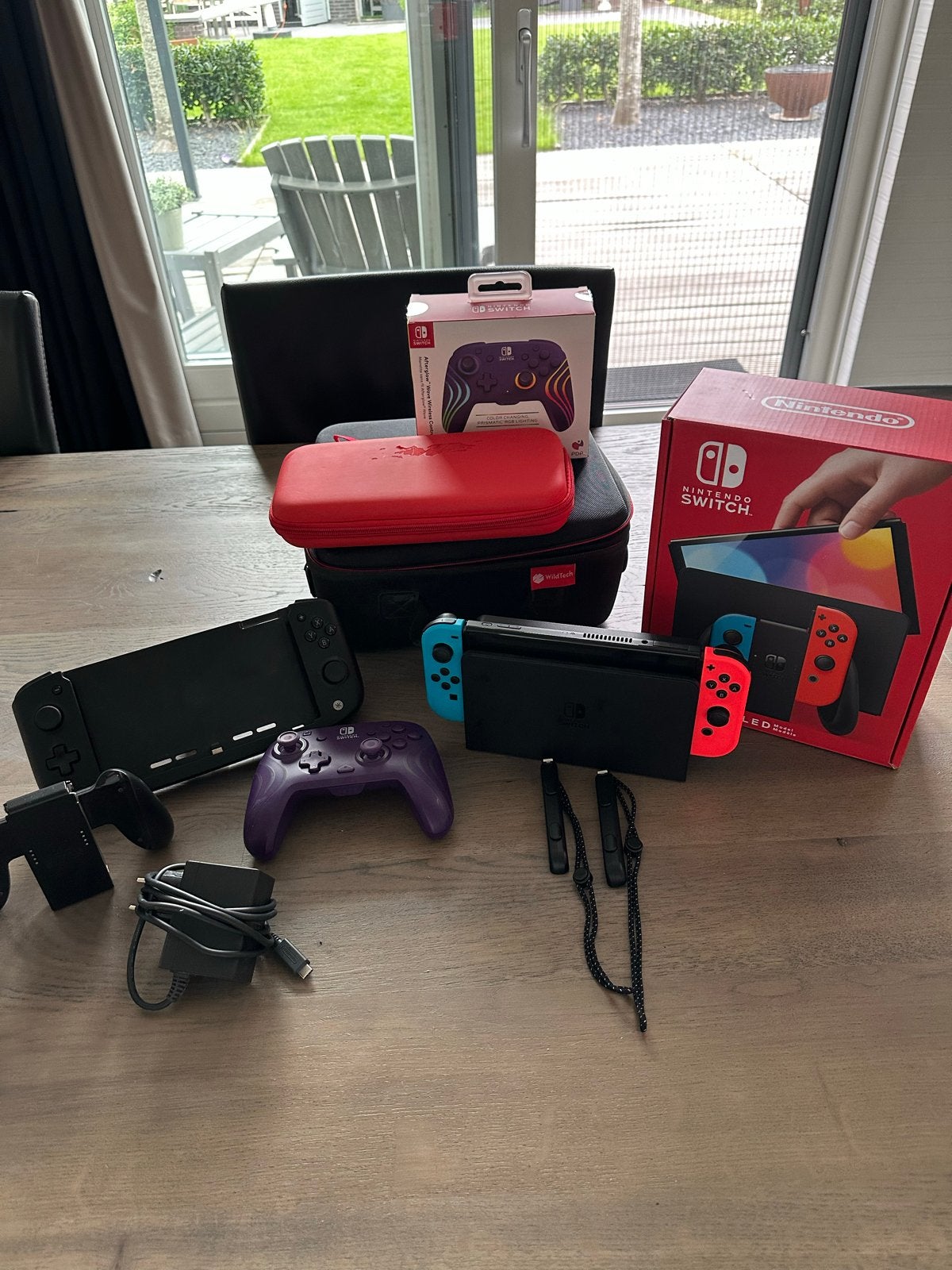 Nintendo Switch OLED met extra controller en accessoires, Ophalen of Verzenden, Zo goed als nieuw, Met 3 controllers of meer, Switch OLED