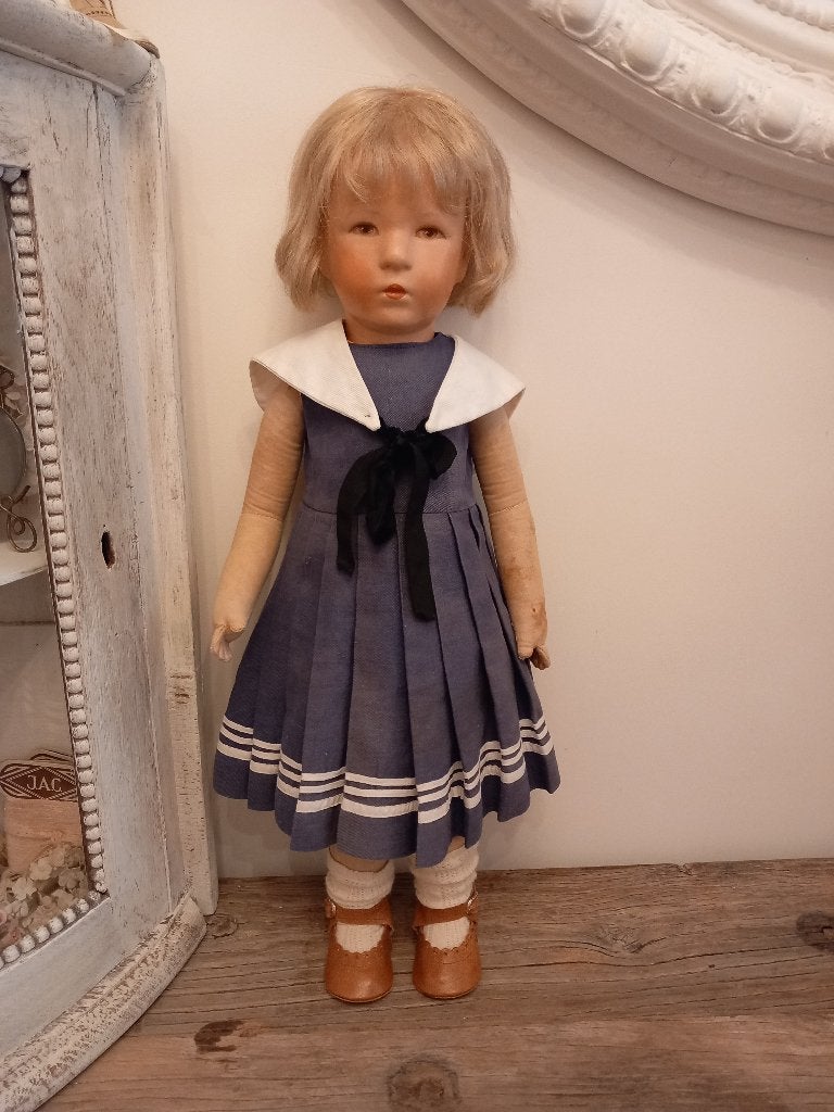 Antiek poppen matrozen jurkje uit Frankrijk., Verzamelen, Poppen, Ophalen of Verzenden, Zo goed als nieuw, Pop