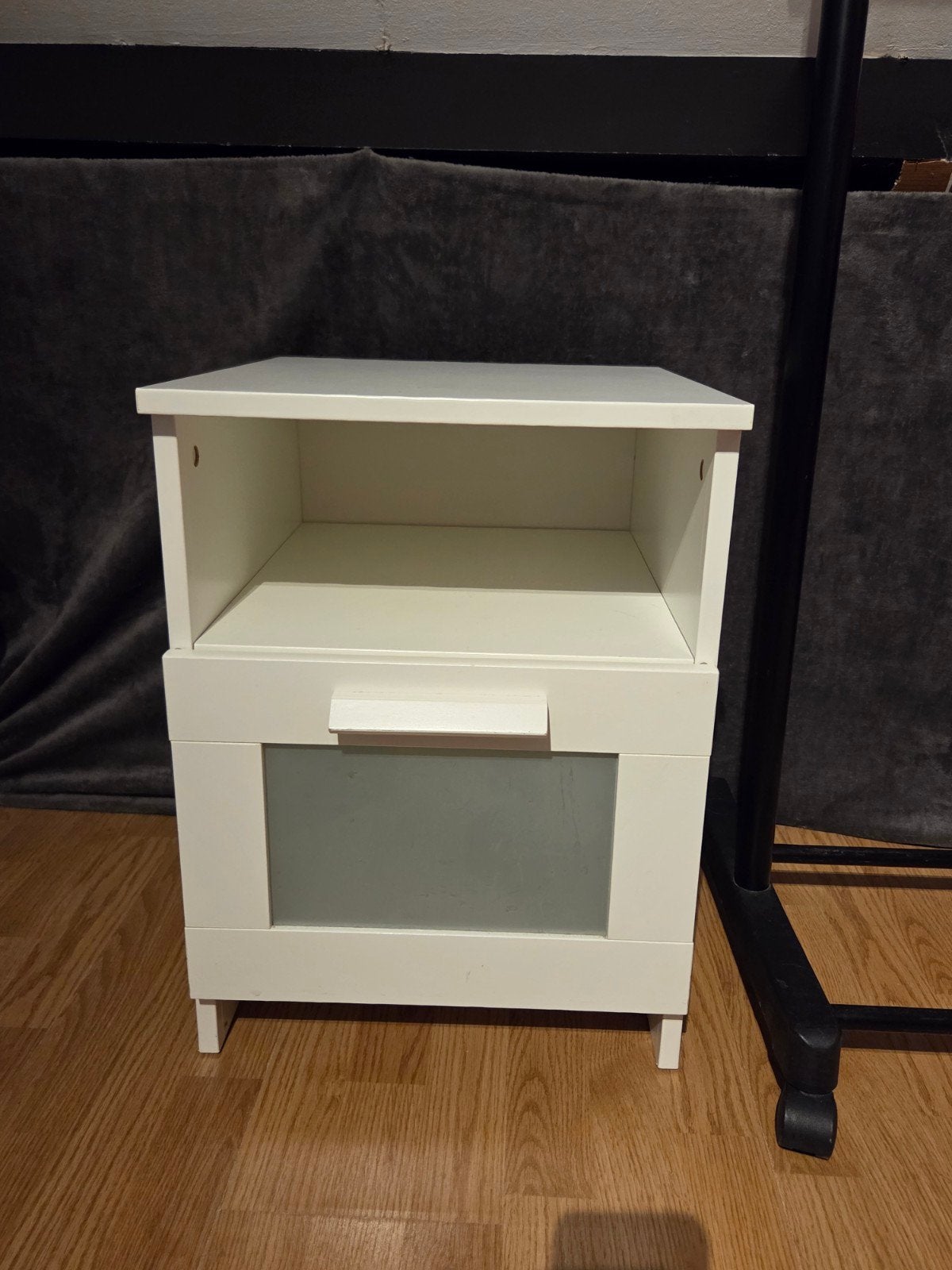 IKEA BRIMNES nachtkastje met lade en open vak, Ophalen, Gebruikt, Minder dan 45 cm, 55 tot 70 cm