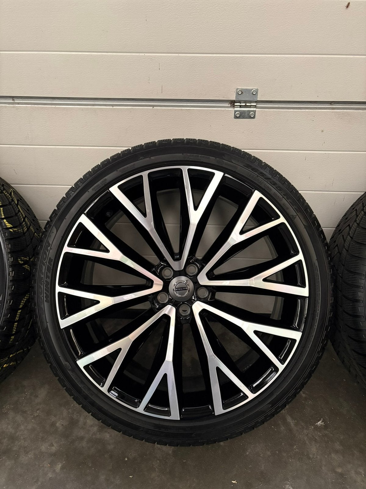 Volvo XC60 22 inch winterset DEMO velgen Pirelli 7,5 mm!, Gebruikt, 265 mm, Banden en Velgen, Zweden