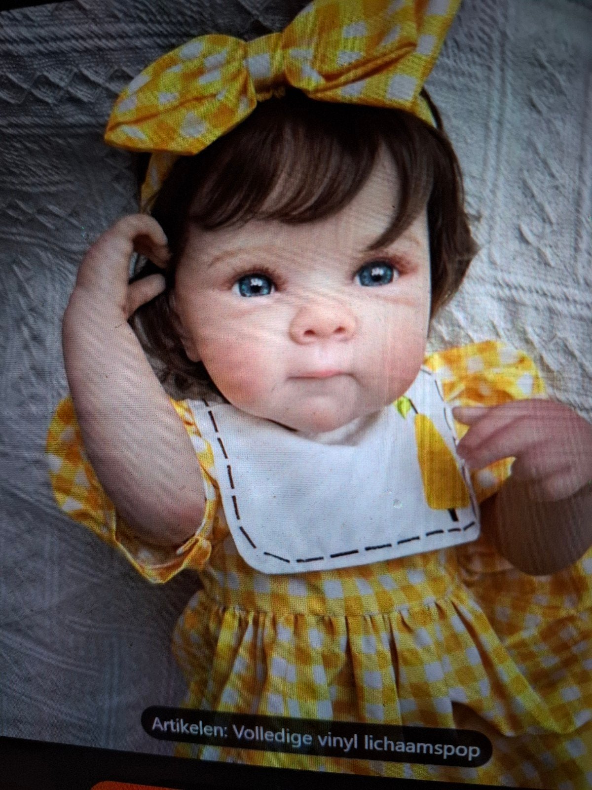Mooie pop in een prachtge gele jurk., Ophalen of Verzenden, Babypop