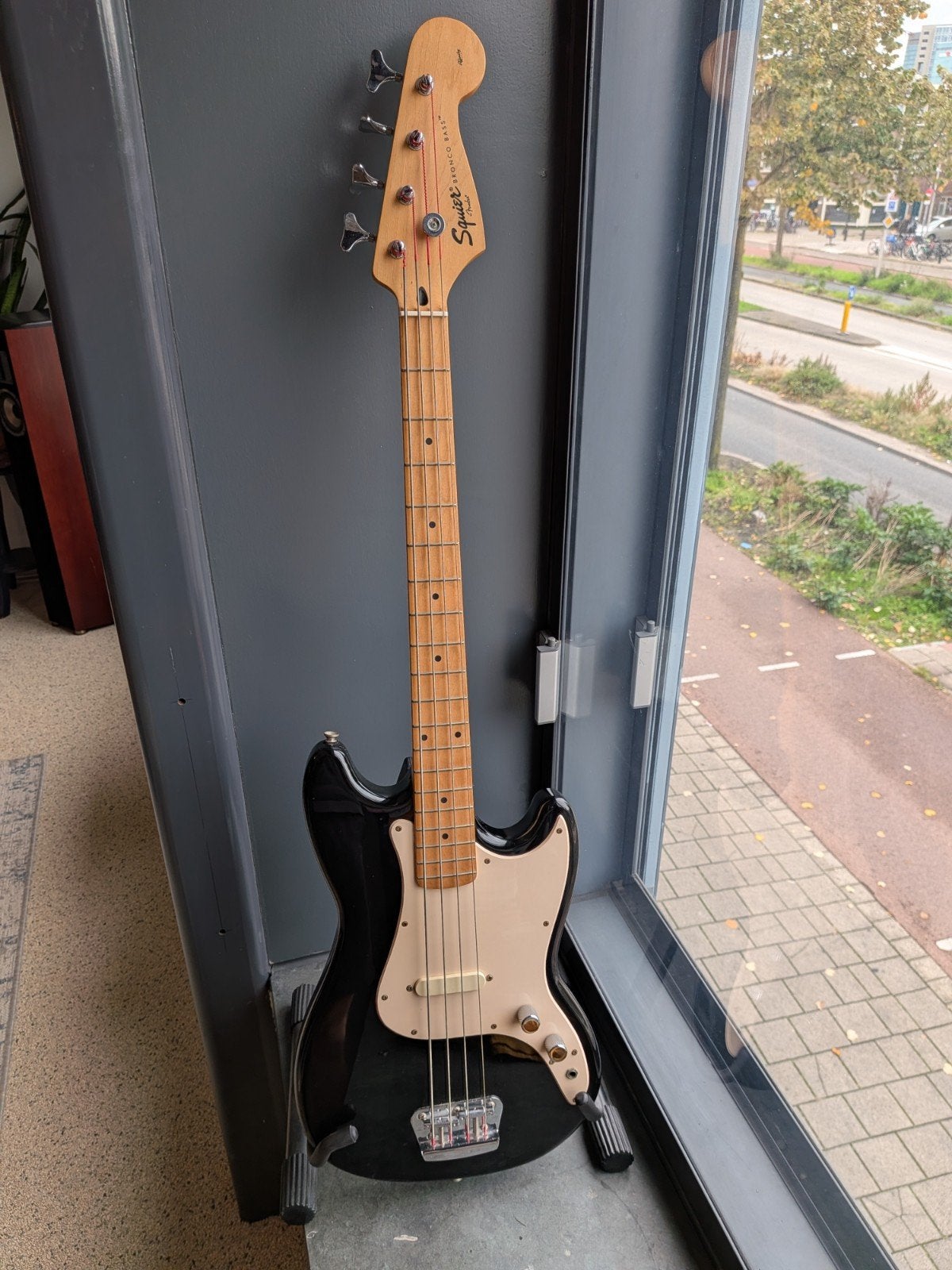 Squier (Fender) Bronco Bass Basgitaar, Ophalen, Elektrisch