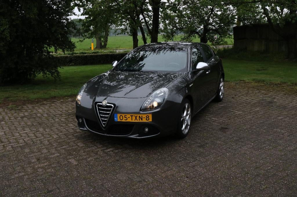 Alfa Romeo Giulietta 1.4 Turbo Multi AIR TCT 2012 Grijs, Navigatiesysteem, Stof, 1280 kg, 4 cilinders