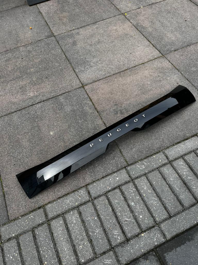 Peugeot 208 achterklep handgreep 2020 t/2023, Ophalen, Gebruikt, Achterklep, Achter