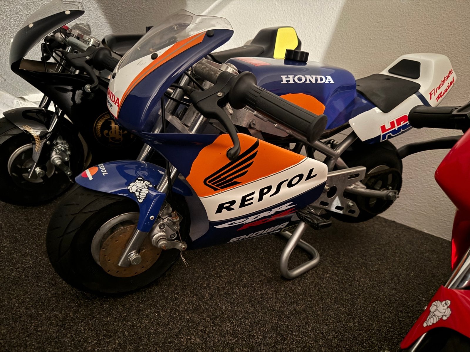 BLATA 2,5 REPSOL UITV, Ophalen, Zo goed als nieuw, Auto