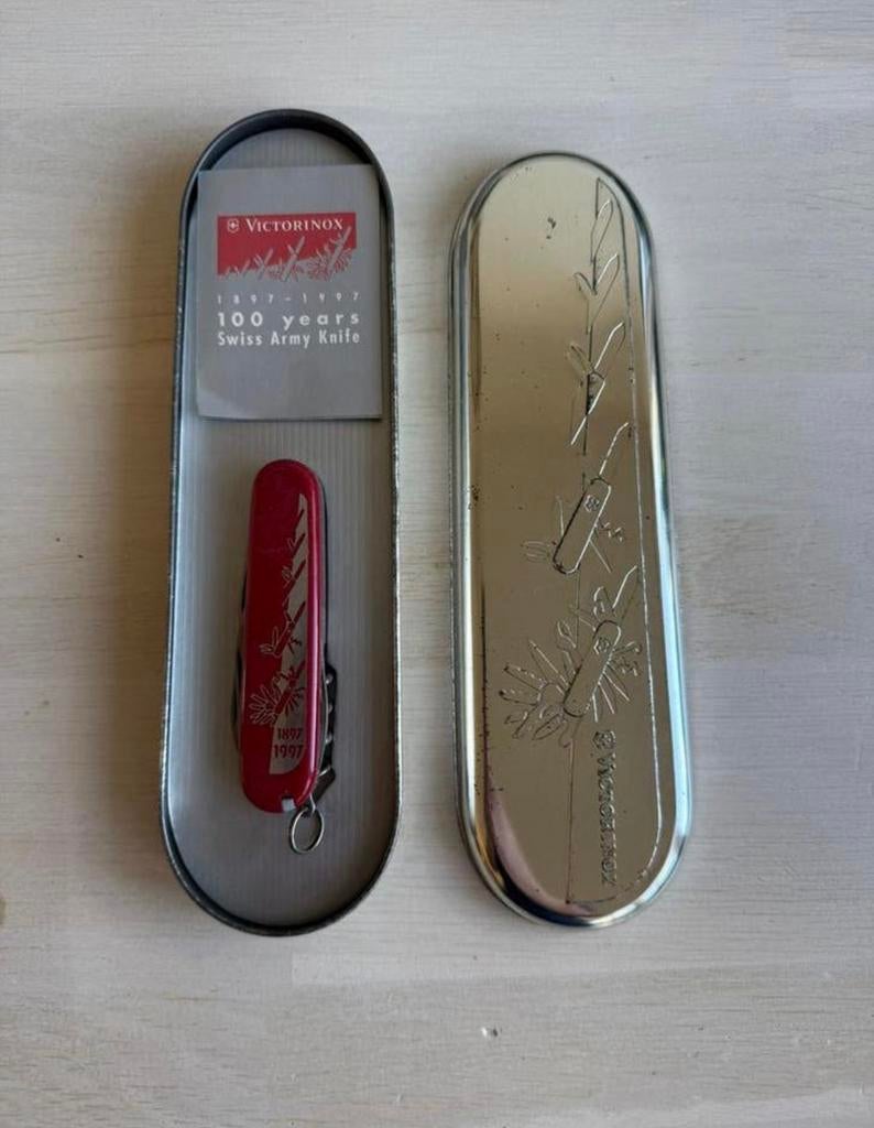 Victorinox 100 Jaar Jubileum Zwitsers zakmes, Caravans en Kamperen, Kampeergereedschap, Ophalen of Verzenden, Zo goed als nieuw