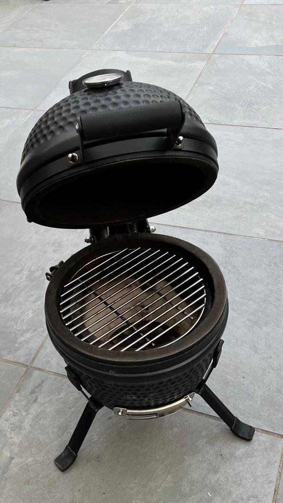 Zwarte Kamado barbecue, Tuin en Terras, Houtskoolbarbecues, Zo goed als nieuw, Met accessoires, Ophalen