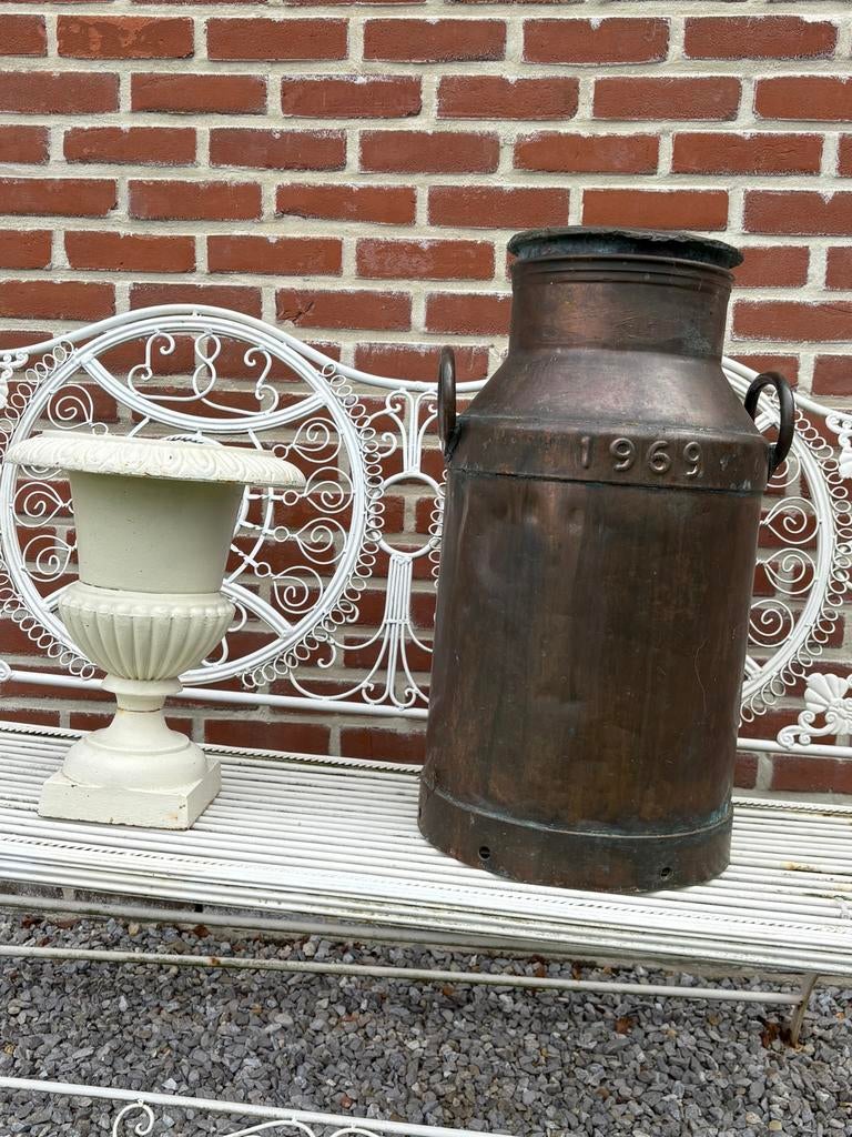 1 kruik en een gietijzeren bloempot, Ophalen, Zo goed als nieuw