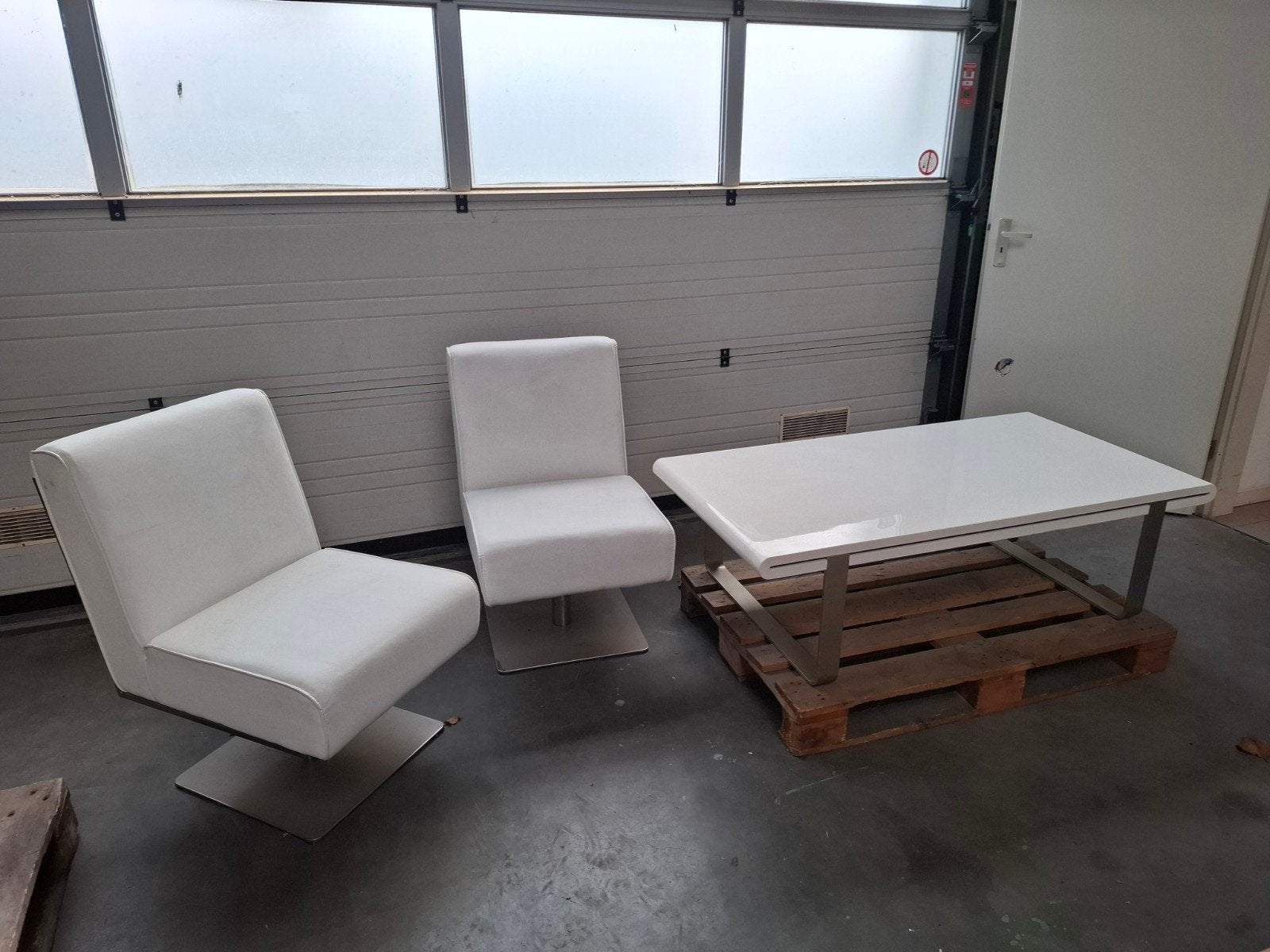 2 Witte Lederen Fauteuils & Hoogglans Witte Salontafel, Ophalen, Gebruikt, Leer