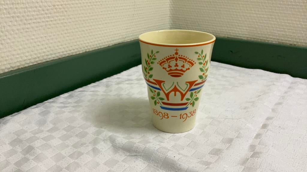 Beker wilhelmina, 1898-1938, Ophalen of Verzenden, Zo goed als nieuw, Servies