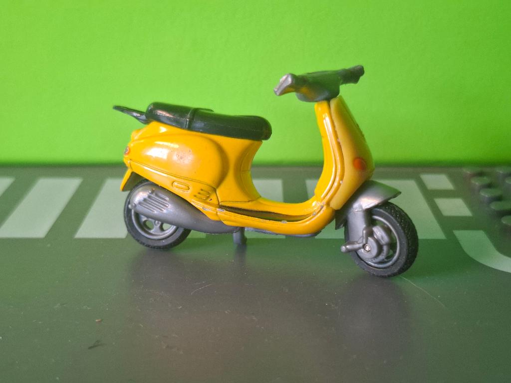 Siku 0852 - Vespa ET4 Scooter [geel] 1/43, Ophalen of Verzenden, Gebruikt, Motor