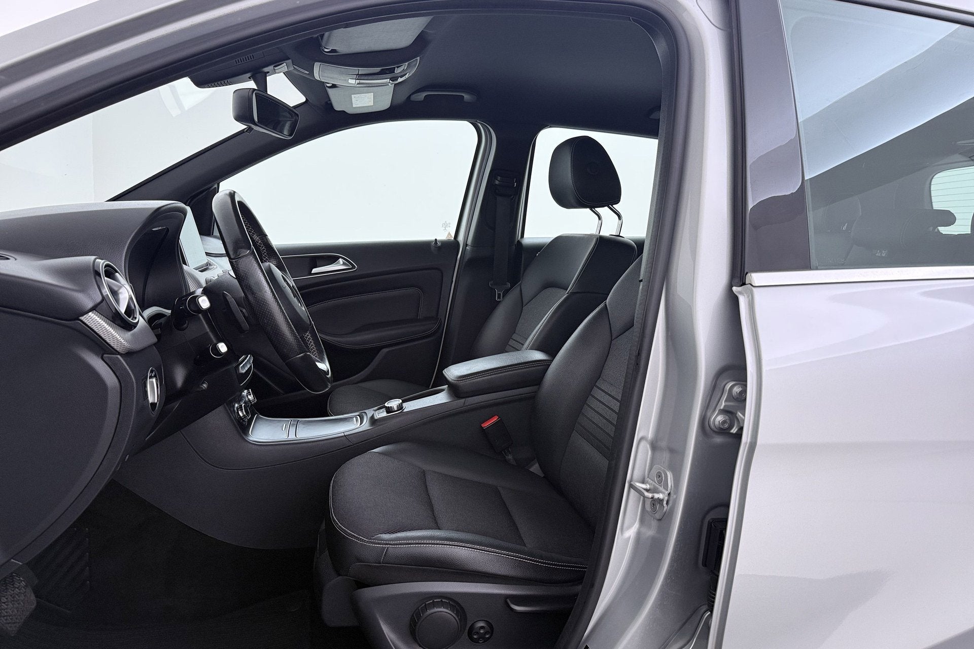 Mercedes-Benz B-klasse 180 Ambition | Trekhaak | Org NL | Na, Auto's, 1325 kg, Gebruikt, 4 cilinders, Leder en Stof