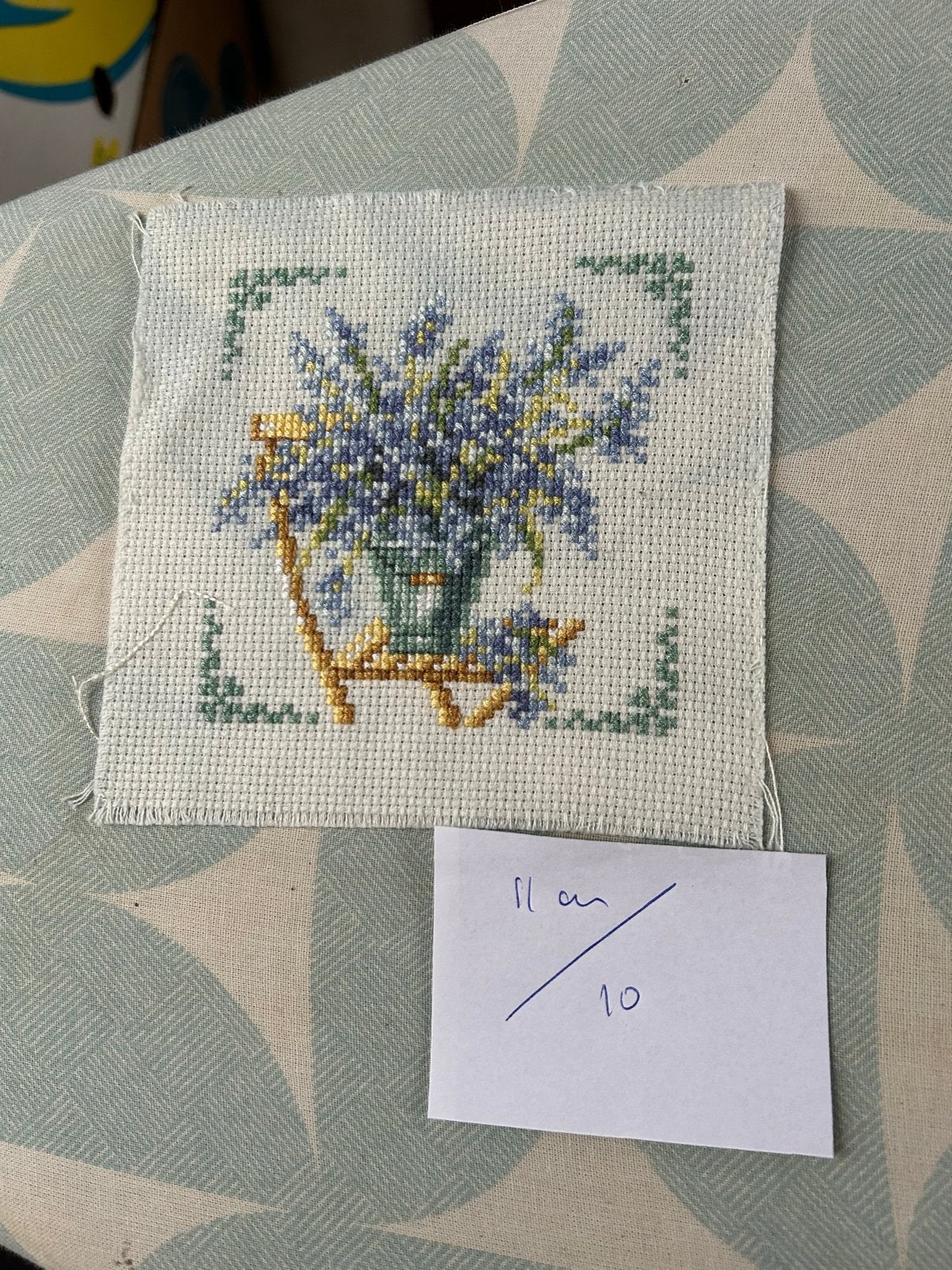 Handgeborduurd bloemenpatroon - 11x10 cm, Ophalen of Verzenden, Gebruikt, Handborduren, Overige typen