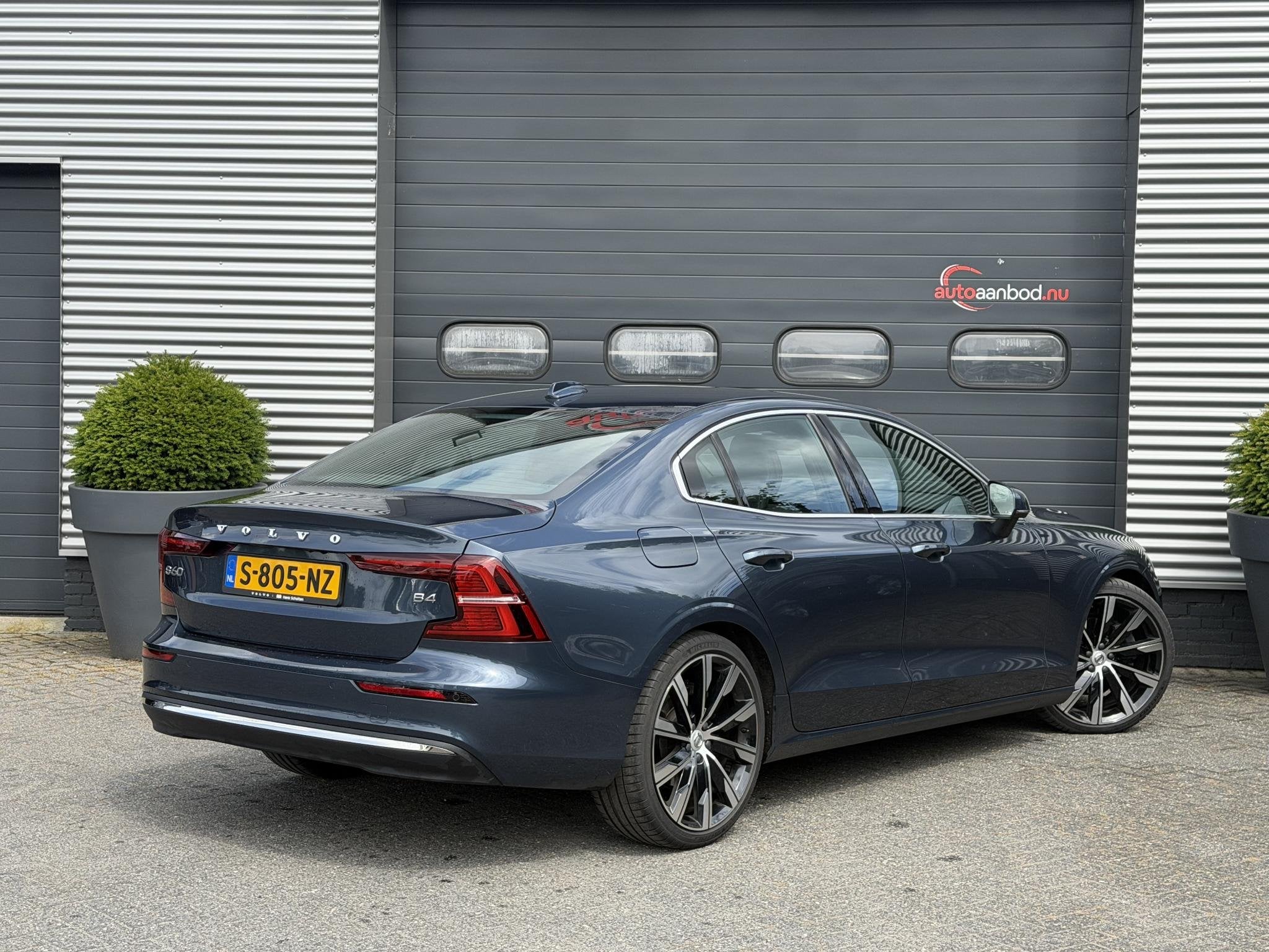 Volvo S60 2.0 B4 Plus Bright | Camera | Navigatie | 20 Inch, Euro 6, 4 cilinders, 1969 cc, Blauw