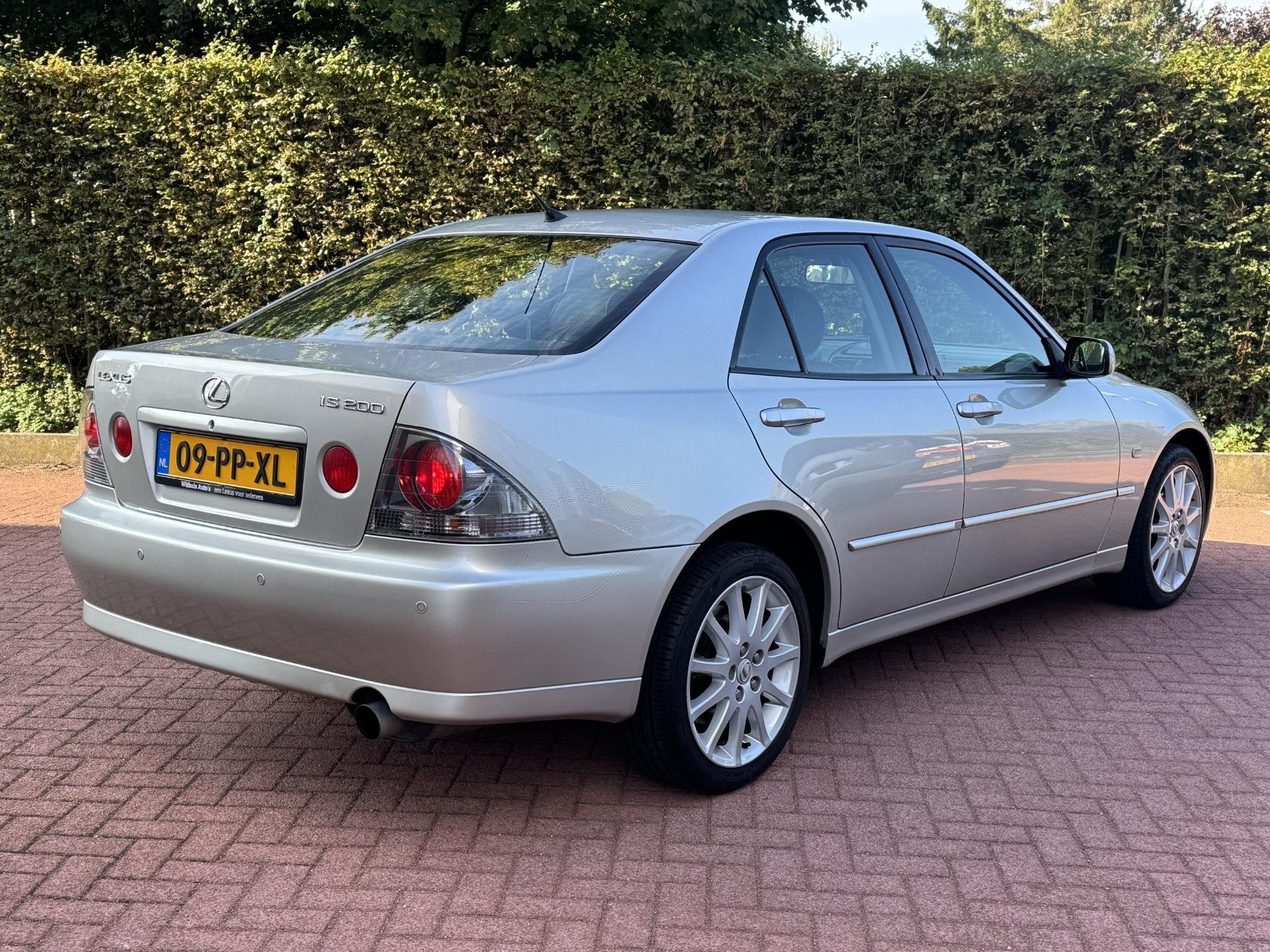 Lexus IS 200 Business Origineel NL / Nieuwe beurt / Roestvri, 1355 kg, Gebruikt, Sedan, Zilver of Grijs