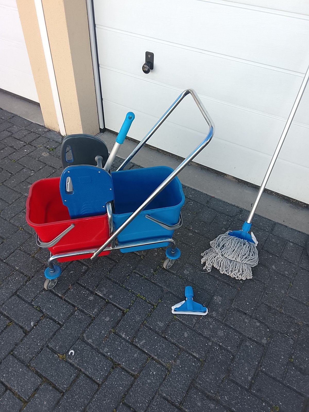 Dweilemmer met wringer en mop, Ophalen, Dweilemmer, -bak, of -wagen