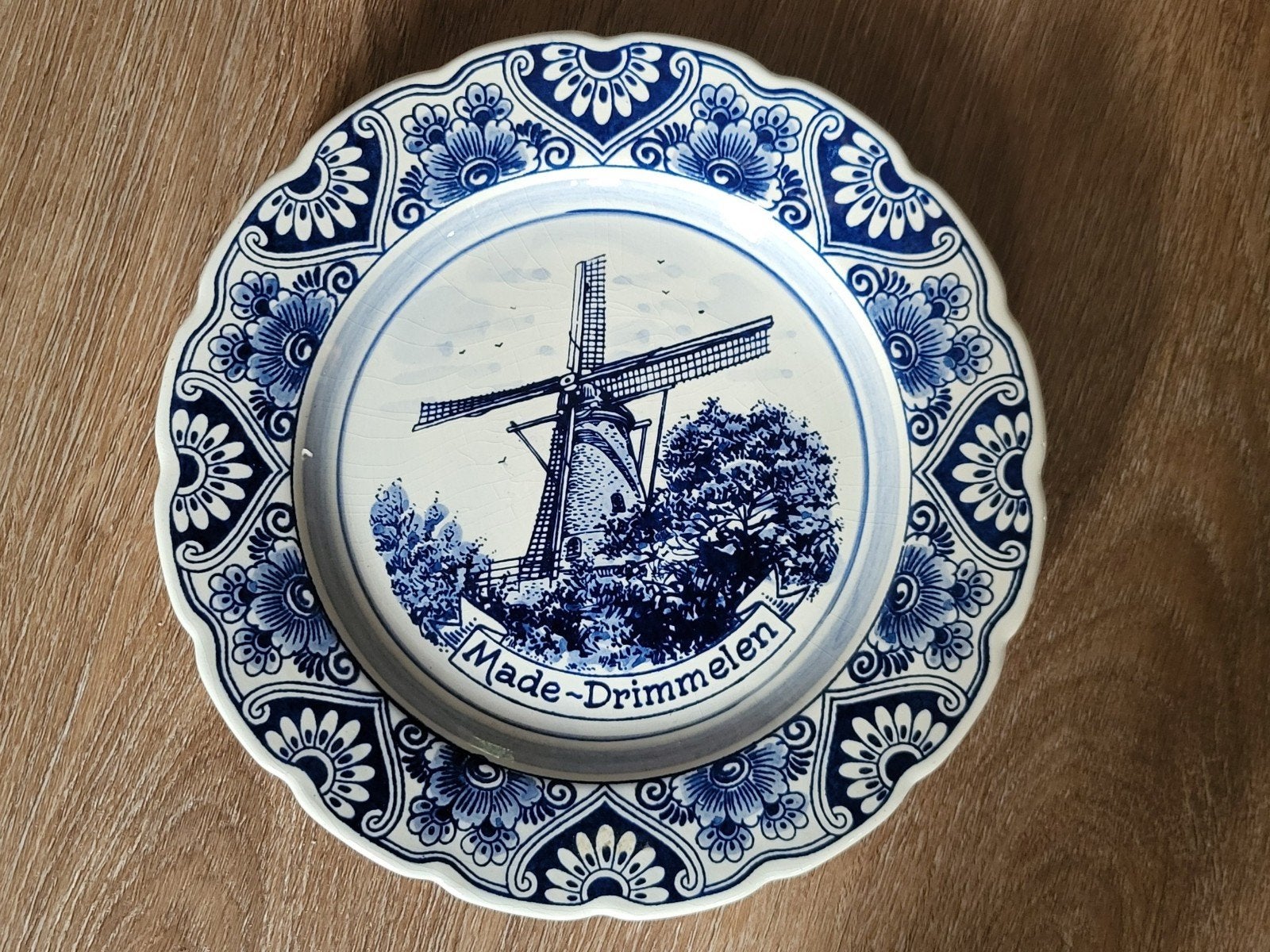Delftsblauw bordje Made en Drimmelen - Handgeschilderd, Ophalen of Verzenden