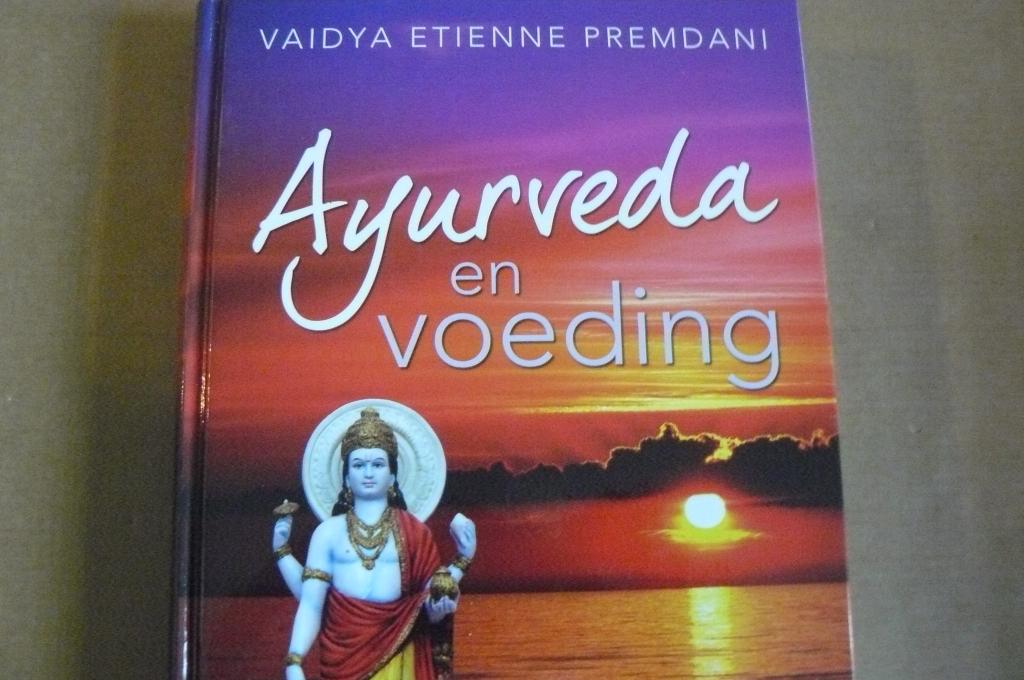 AYURVEDA EN VOEDING / Vaida Wtienne Premdani, Ophalen of Verzenden, Zo goed als nieuw, Overige onderwerpen, Achtergrond en Informatie