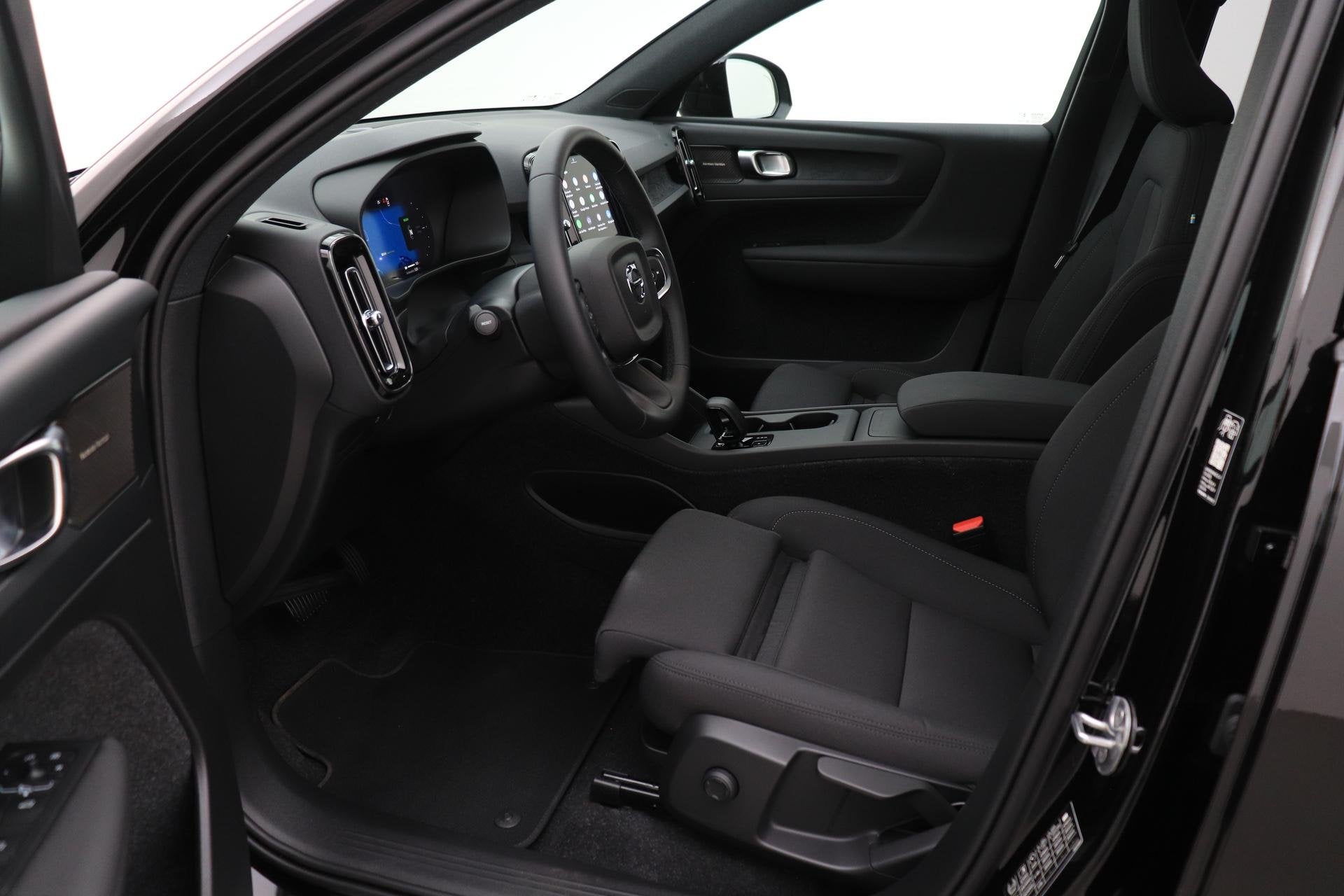 Volvo EX40 Twin Motor Plus Black Edition 82 kWh | ACC | Pano, Auto's, Volvo, Automaat, Stof, Gebruikt, 82 kWh