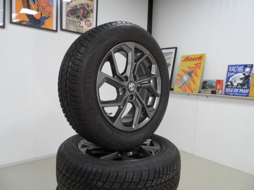 17 inch MG S5 winterbanden set met nieuwe Vredestein banden, 215 mm, Banden en Velgen, Nieuw, 17 inch