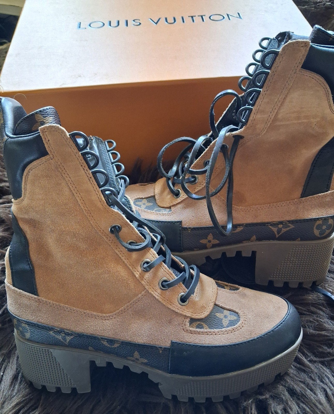 Louis Vuitton Desert Boots Maat 38 sale 50 euro, Ophalen of Verzenden, Nieuw, Beige