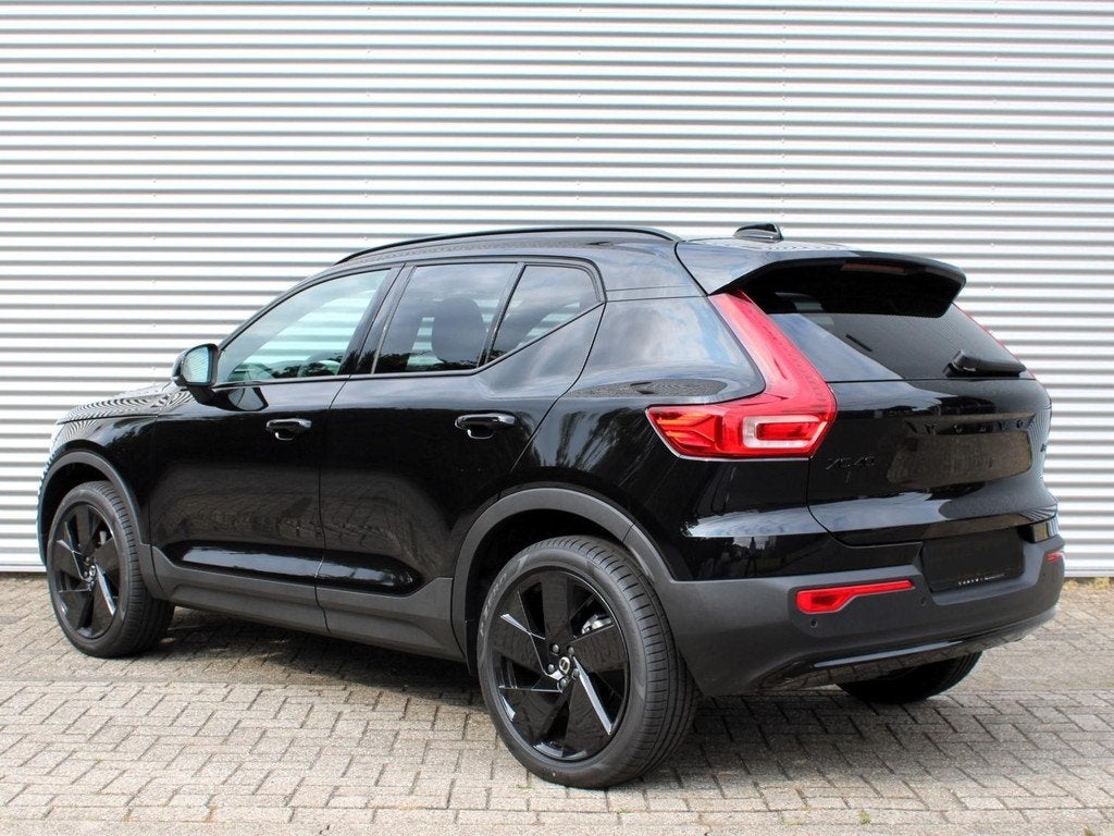 Volvo XC40 2.0 B4 Plus Black Edition Automaat / Panoramadak, Auto's, Volvo, Gebruikt, 4 cilinders, Leder en Stof, Zwart