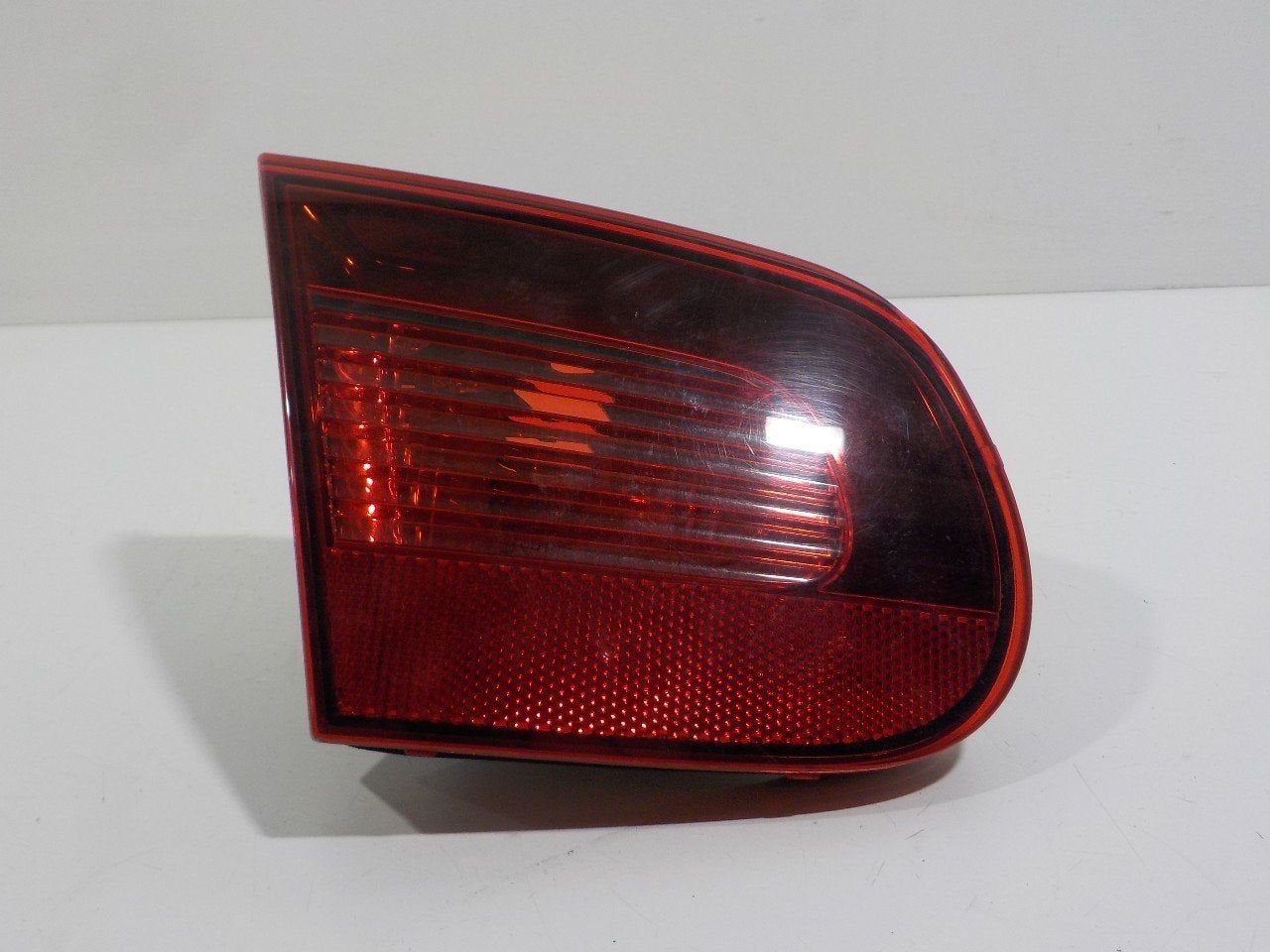 Achterlicht kofferdeksel achterklep links Volkswagen Eos, Onderdelen@venauto.nl, Van der Ven Autorecycling B.V., Gebruikt, Ettenseweg 76, 4706 PB Roosendaal, The Netherlands