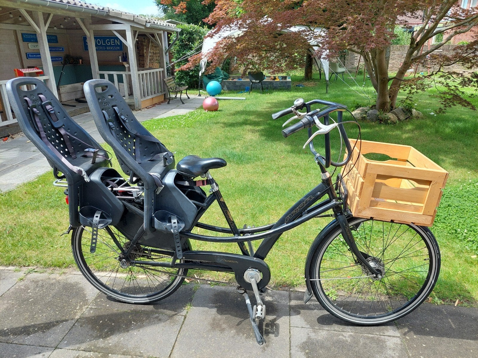 Azor Tweeling Fiets Zwart met 2x Yepp Kinderzitjes, Fietsen en Brommers, 20 inch of meer, Gebruikt, Versnellingen, Dames