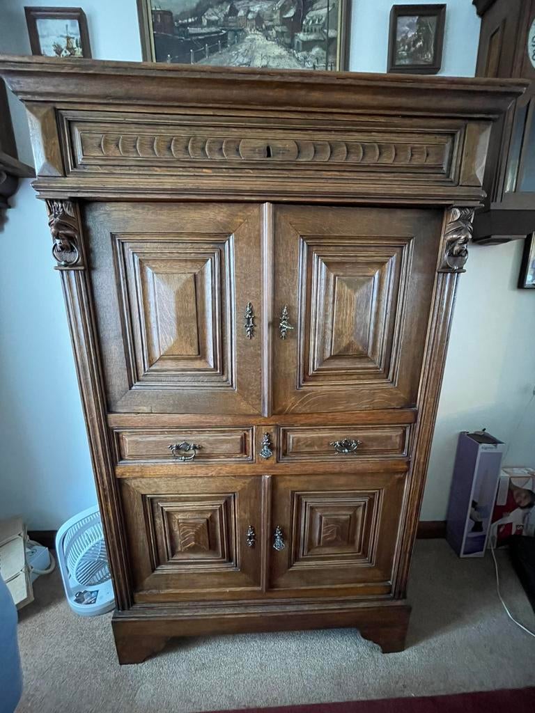 Antieke houten hoge kast, Ophalen