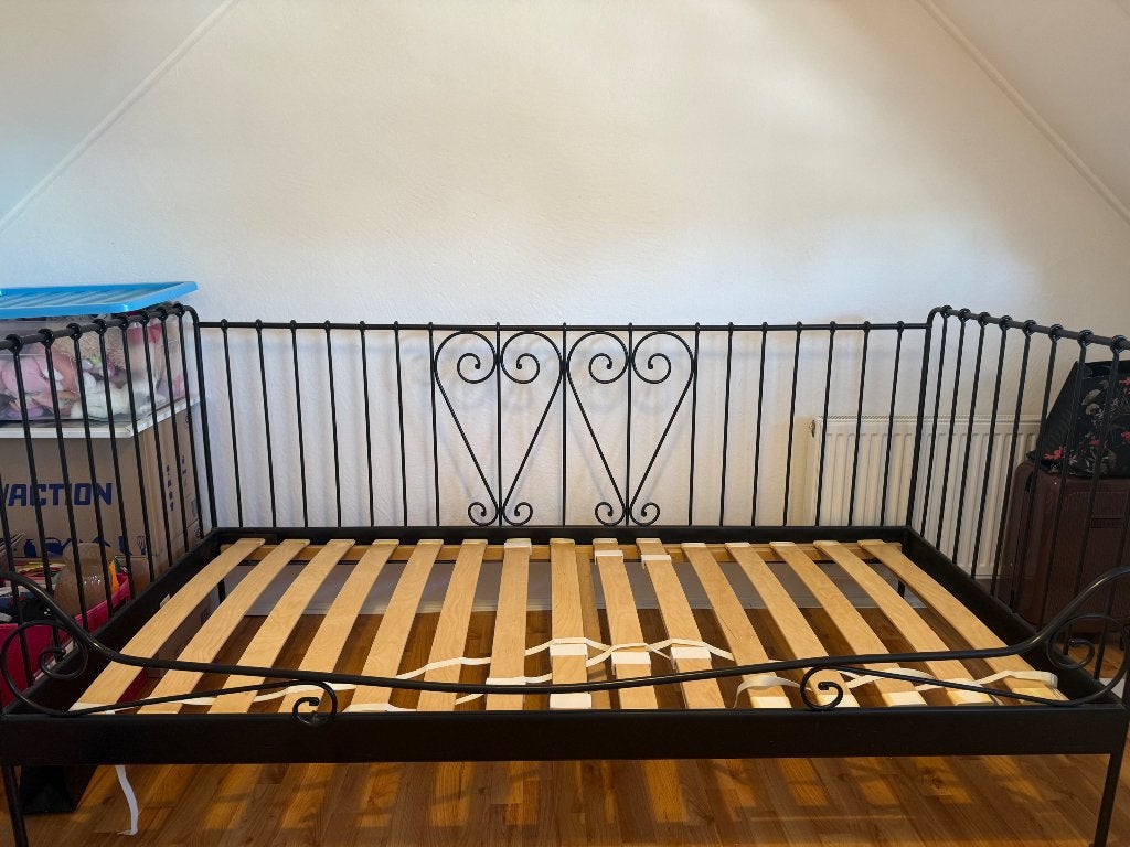 Bed met matras, Huis en Inrichting, Slaapkamer | Bedden, Ophalen, Eenpersoons, Zwart, Metaal