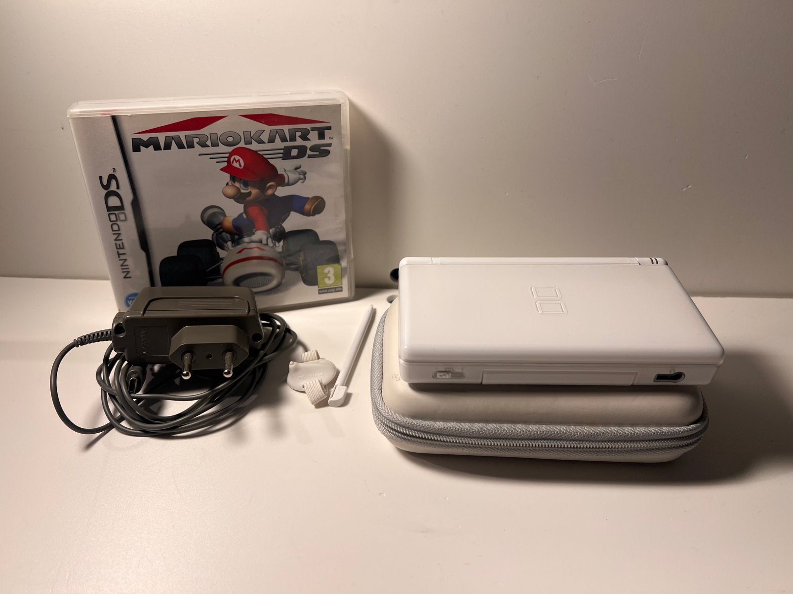 Zeer mooie nintendo DS LITE met spel mario kart ds, Gekoppelde computers, Verzenden, 1 speler, Racen en Vliegen