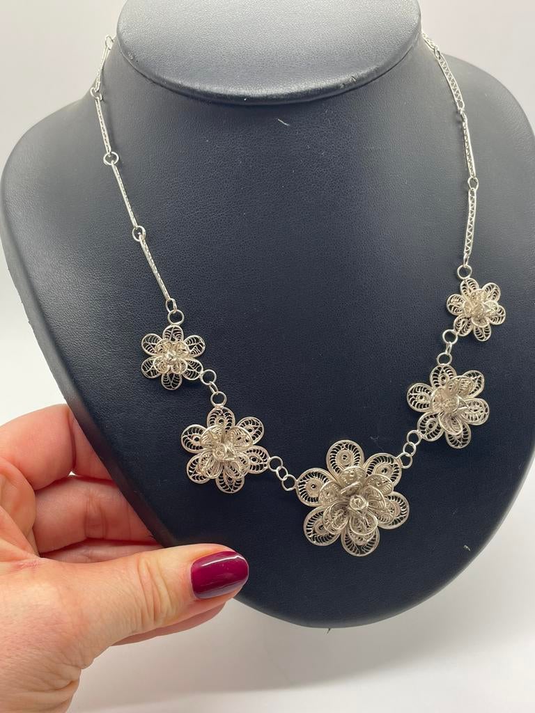 D450 Prachtige zilveren ketting filigrain bloemen, Ophalen of Verzenden, Zilver, Ketting