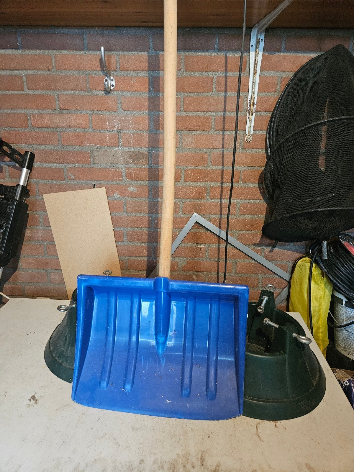 Blauwe sneeuwschuiver met houten steel, Ophalen, Gebruikt, Overige typen