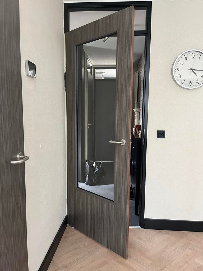 Gratis 11 Opdekdeuren (1 met glas, 3 met slot, 1 met sleutel, Doe-het-zelf en Verbouw, Deuren en Horren, Ophalen, Gebruikt, 80 tot 100 cm