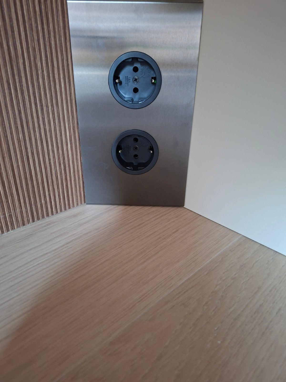 Caressi Hoekstopcontact 2ST20 Brons met 2 stopcontacten, Ophalen of Verzenden, Nieuw, Overige merken, Stopcontact