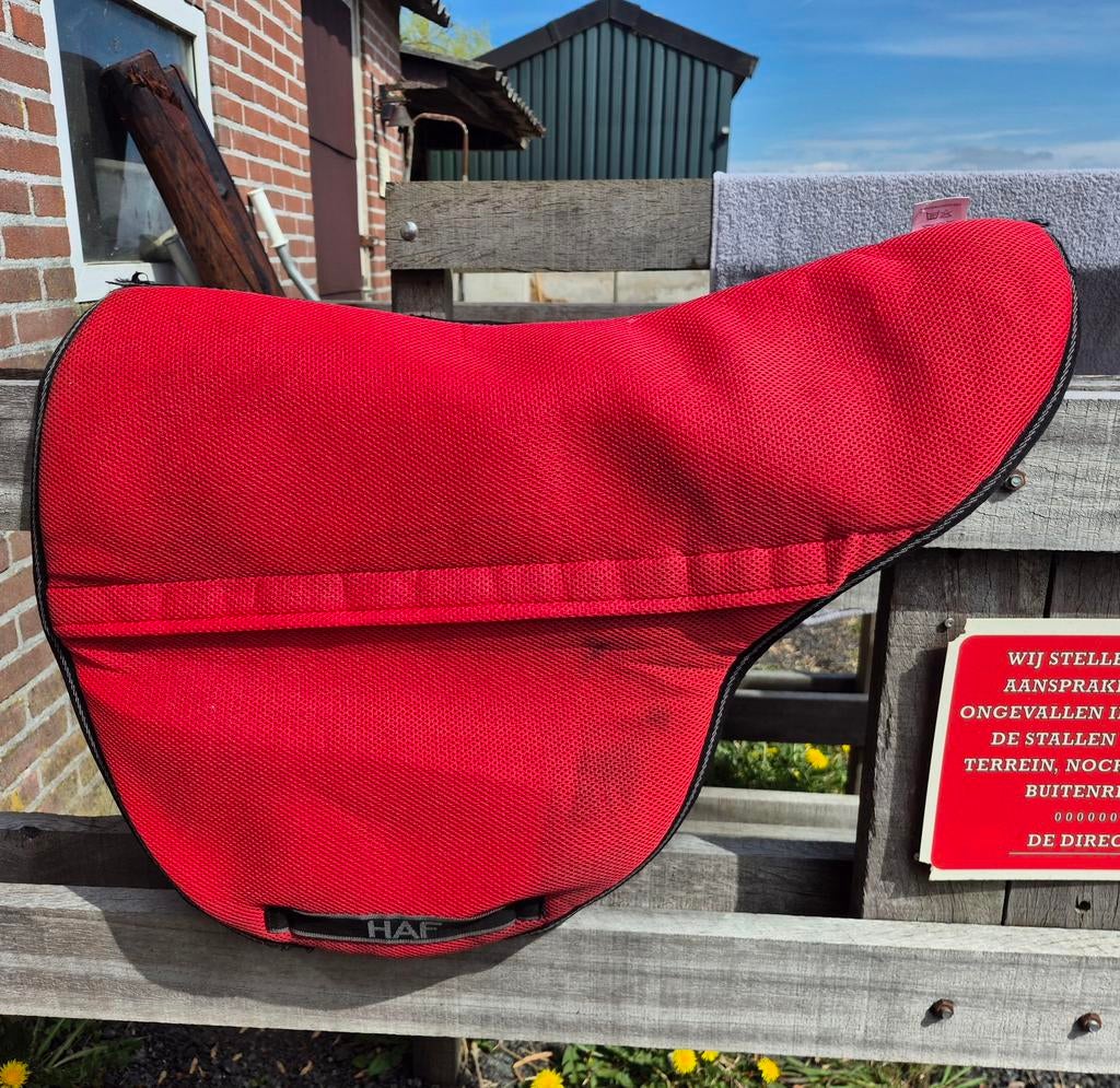 HAF zadeldekje, Ophalen, Gebruikt, Rood