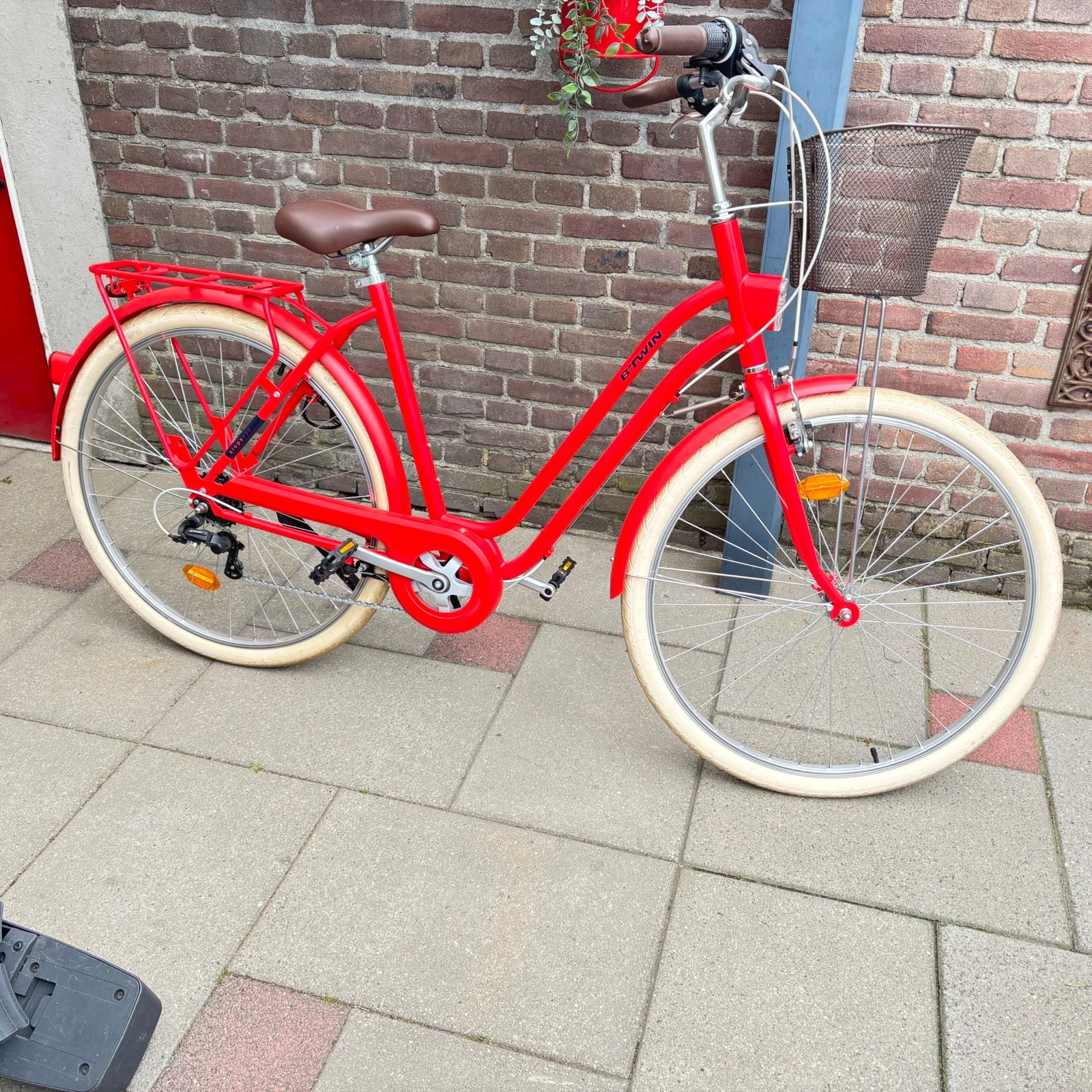 Damesfiets b twin 28 inch, Fietsen en Brommers, Fietsen | Dames | Damesfietsen, Ophalen, Zo goed als nieuw, Overige merken