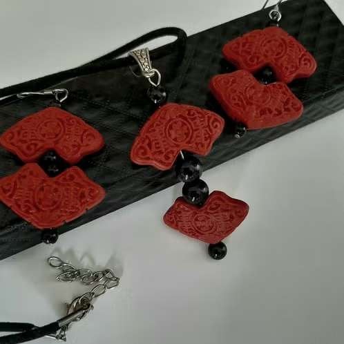 Uniek sieraden set: Cinnaber en Onyx Hanger en Oorbellen, Overige materialen, Nieuw, Ophalen of Verzenden, Met edelsteen
