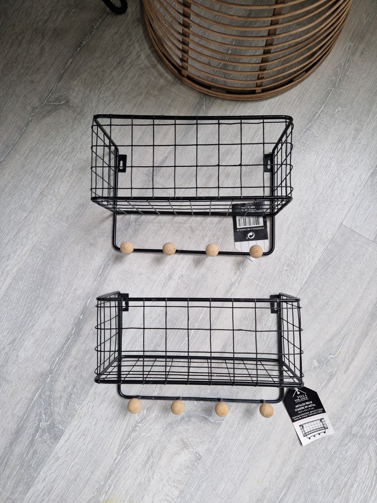 Zwarte metalen wandrekken met houten haken (2 stuks), Zwart, Nieuw, Ophalen of Verzenden, Metaal