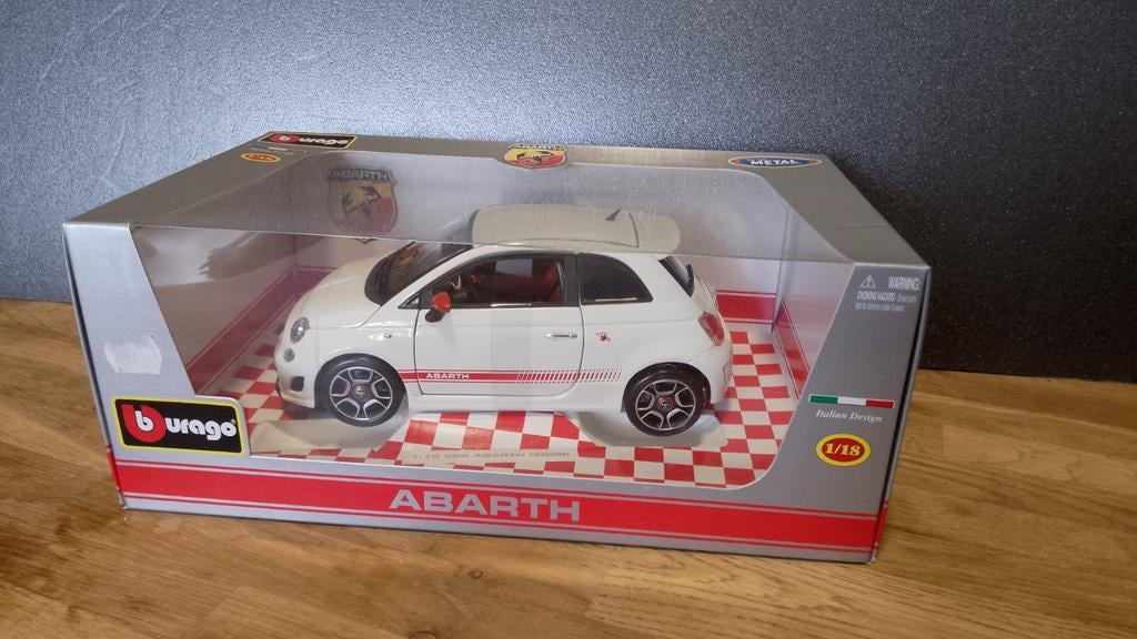 Burago - Fiat 500 Abarth 2008 nieuw  schaal 1:18, Hobby en Vrije tijd, Modelauto's | 1:18, Ophalen of Verzenden, Nieuw, Bburago